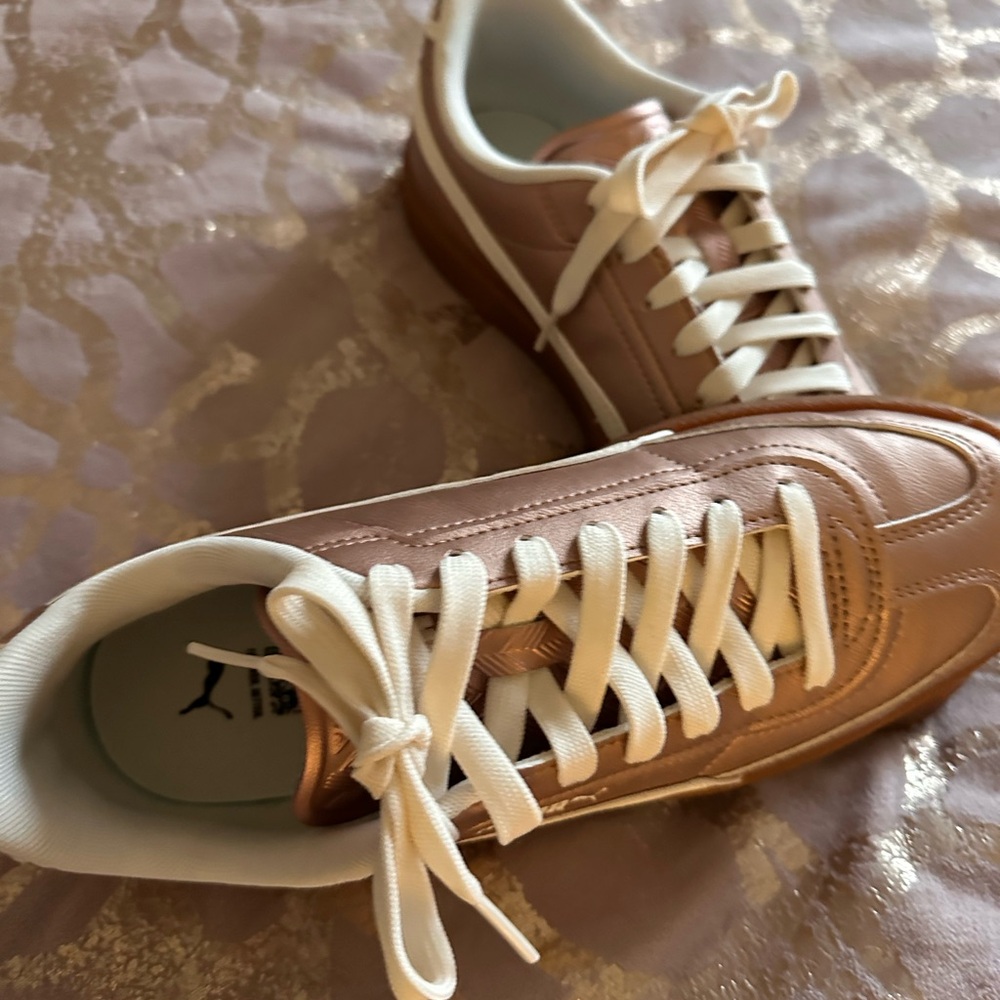 Puma Metallic Rose Gold Low-Top Sneakers with off white Laces. - Picture 6 of 10